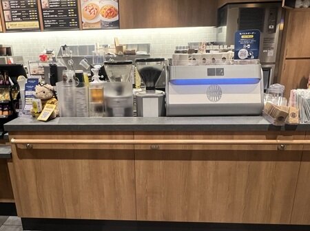 日赤 店内③手すりあり.JPG